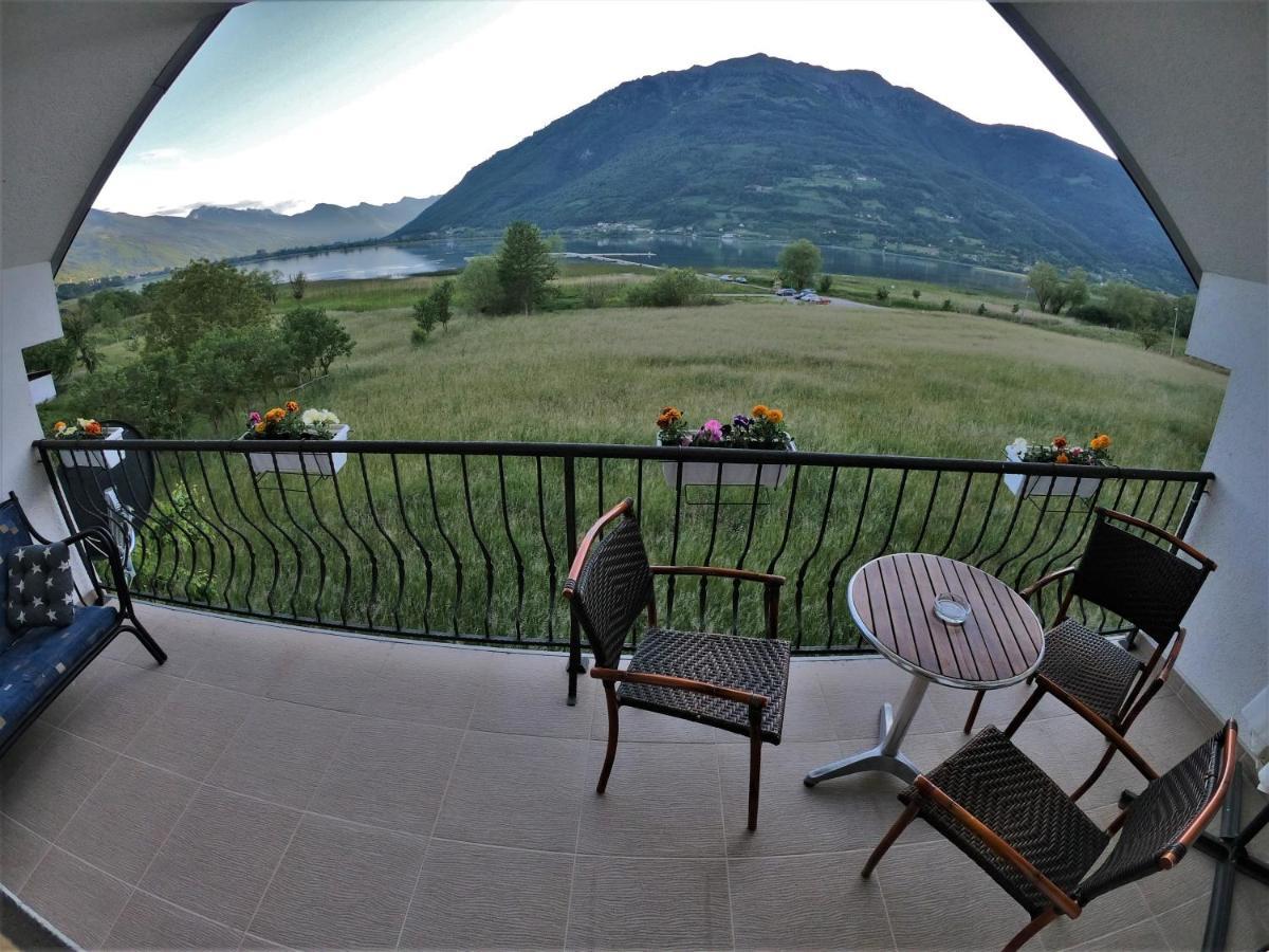 Guest House Blue Views Plav Bagian luar foto